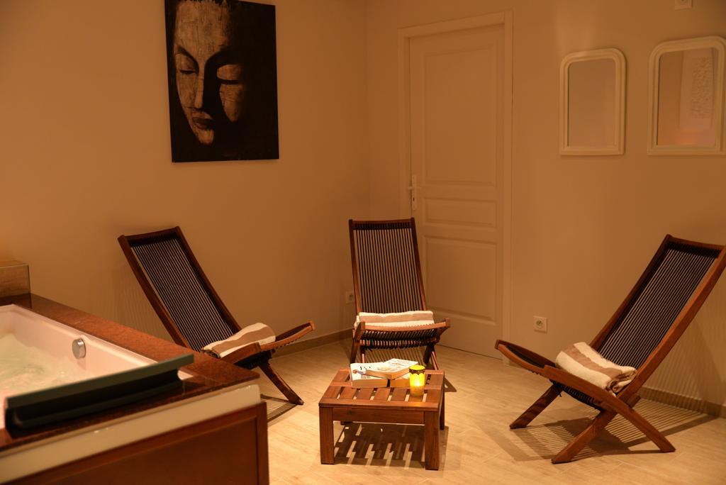 Chambres D'Hotes La Maison De Leonie Collias Bagian luar foto