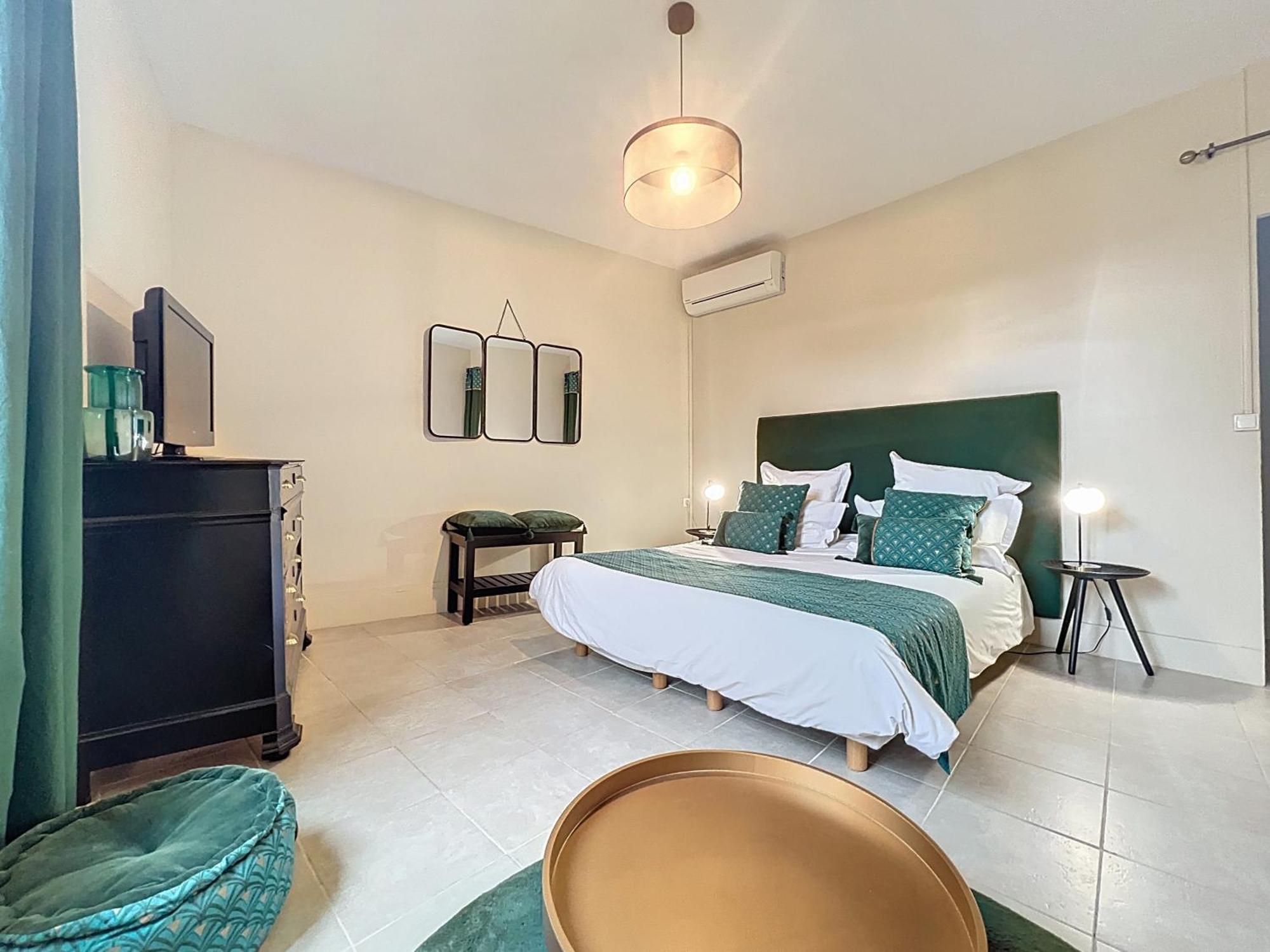 Chambres D'Hotes La Maison De Leonie Collias Bagian luar foto