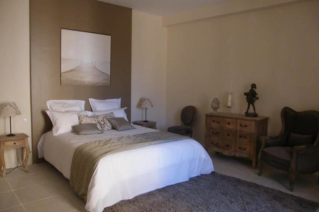Chambres D'Hotes La Maison De Leonie Collias Bagian luar foto